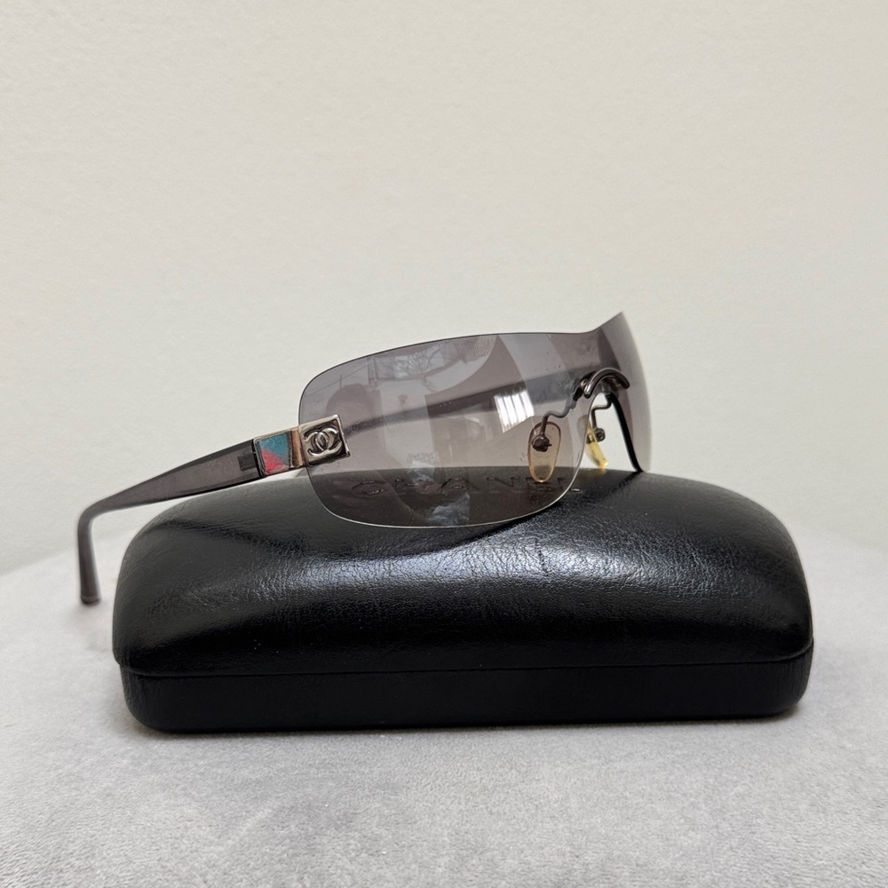 CHANEL GRADIENT GREY SUNGLASSES